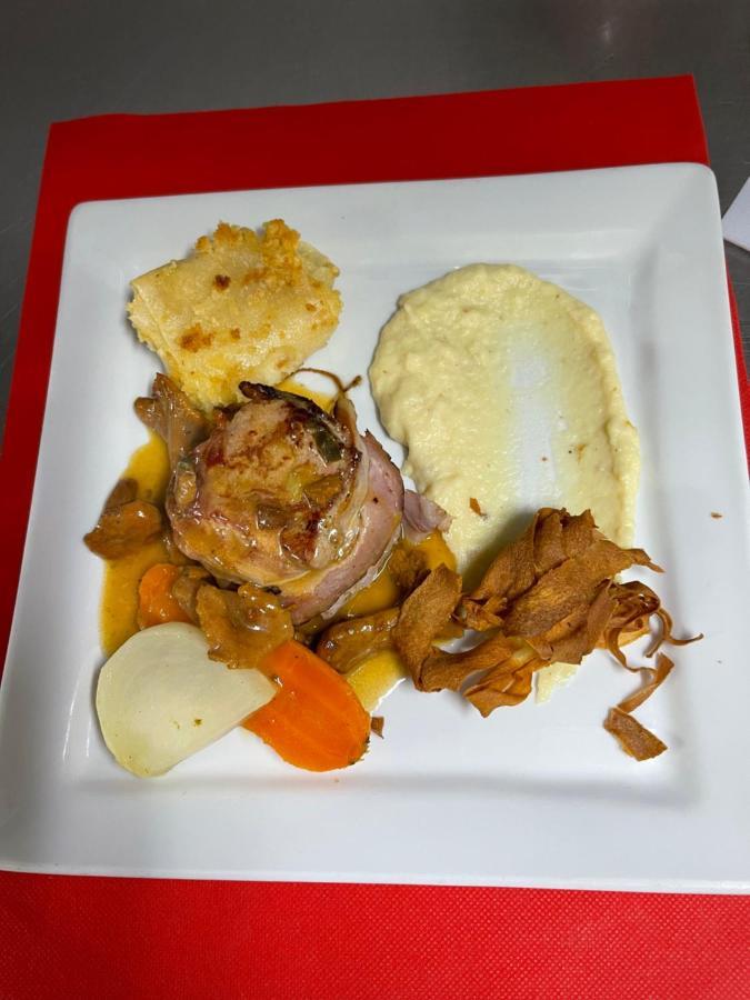 Logis Hotel Restaurant Cazes Arazat Laissac Εξωτερικό φωτογραφία
