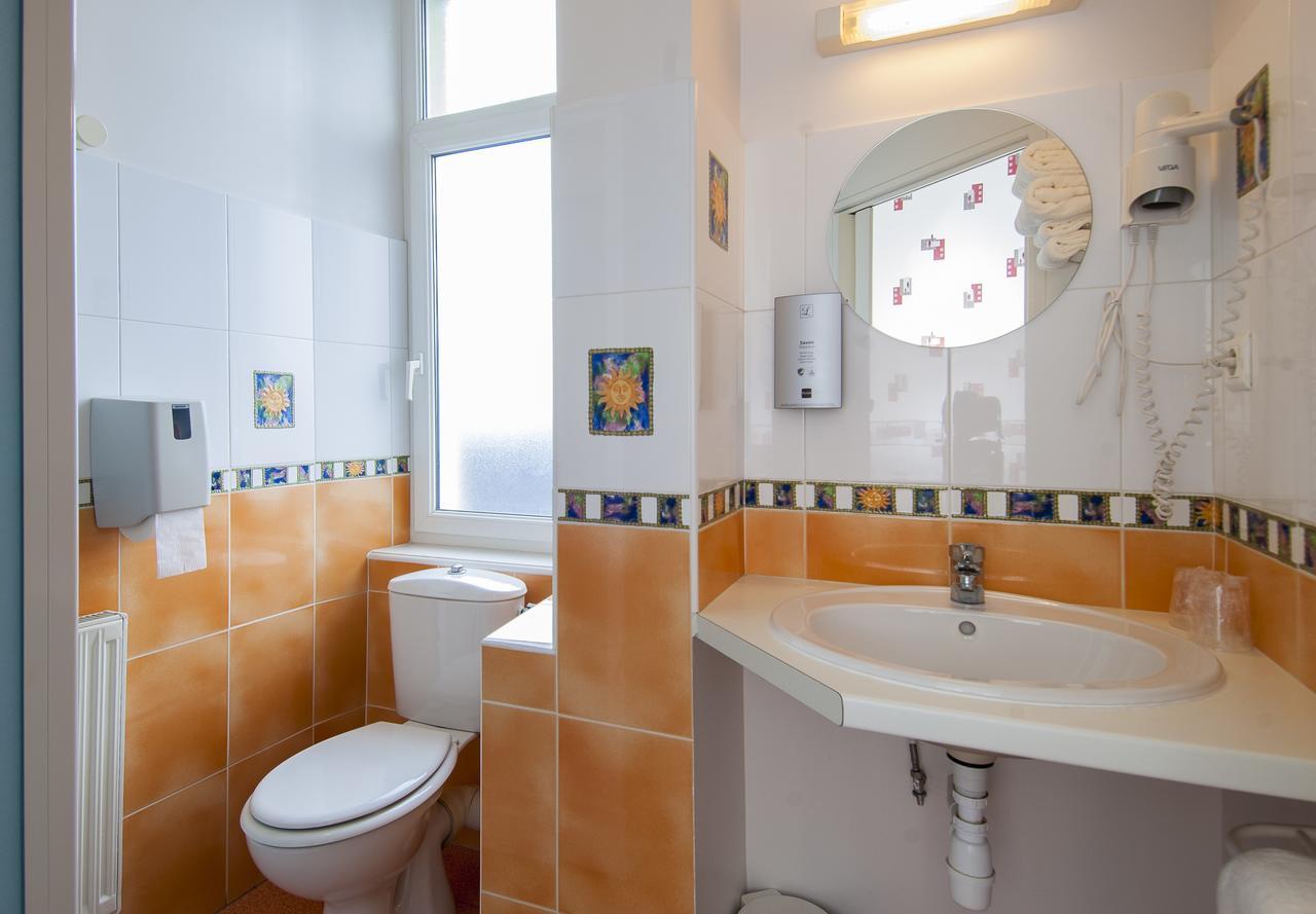 Logis Hotel Restaurant Cazes Arazat Laissac Εξωτερικό φωτογραφία