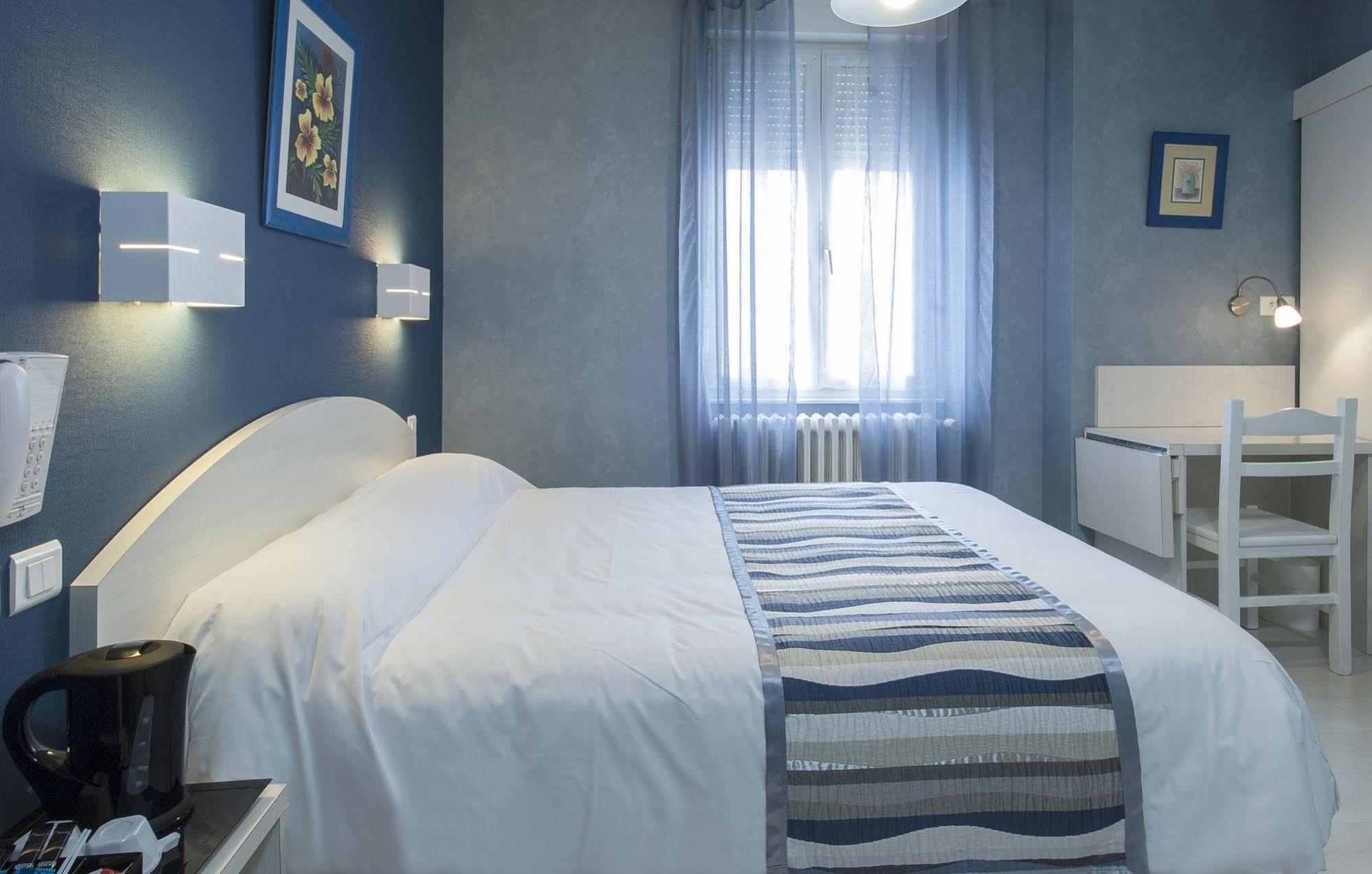 Logis Hotel Restaurant Cazes Arazat Laissac Εξωτερικό φωτογραφία