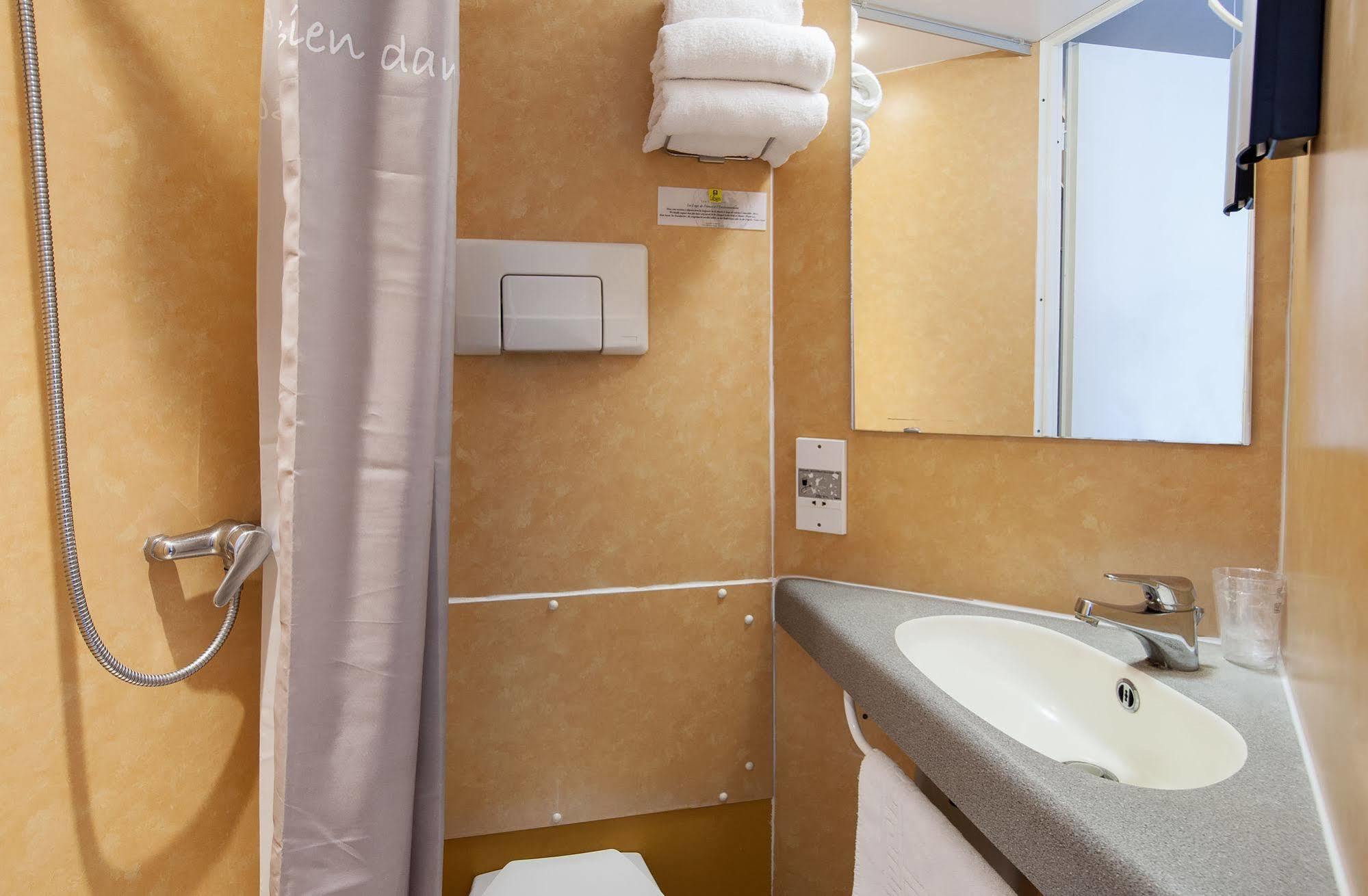 Logis Hotel Restaurant Cazes Arazat Laissac Εξωτερικό φωτογραφία