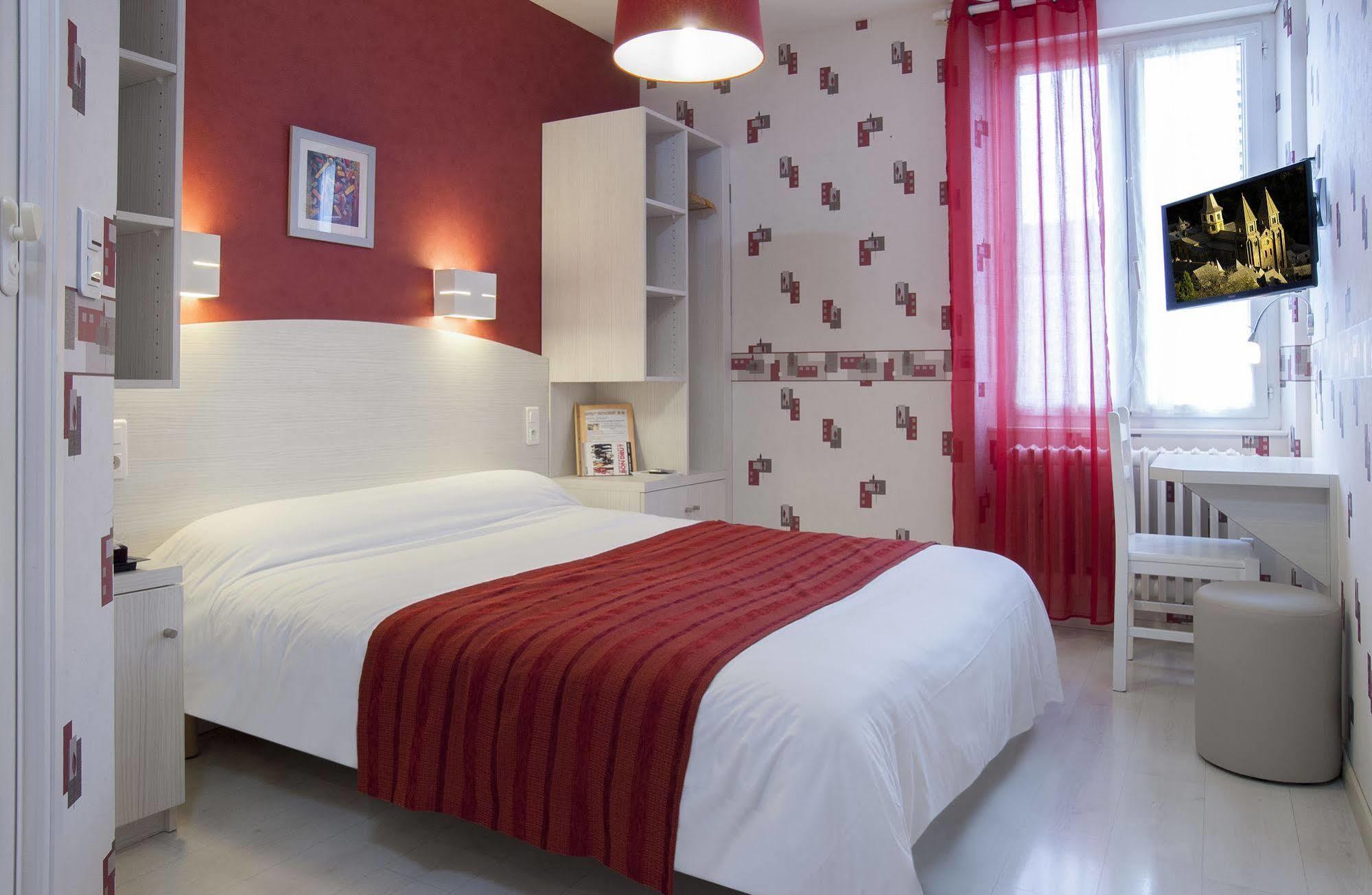 Logis Hotel Restaurant Cazes Arazat Laissac Εξωτερικό φωτογραφία
