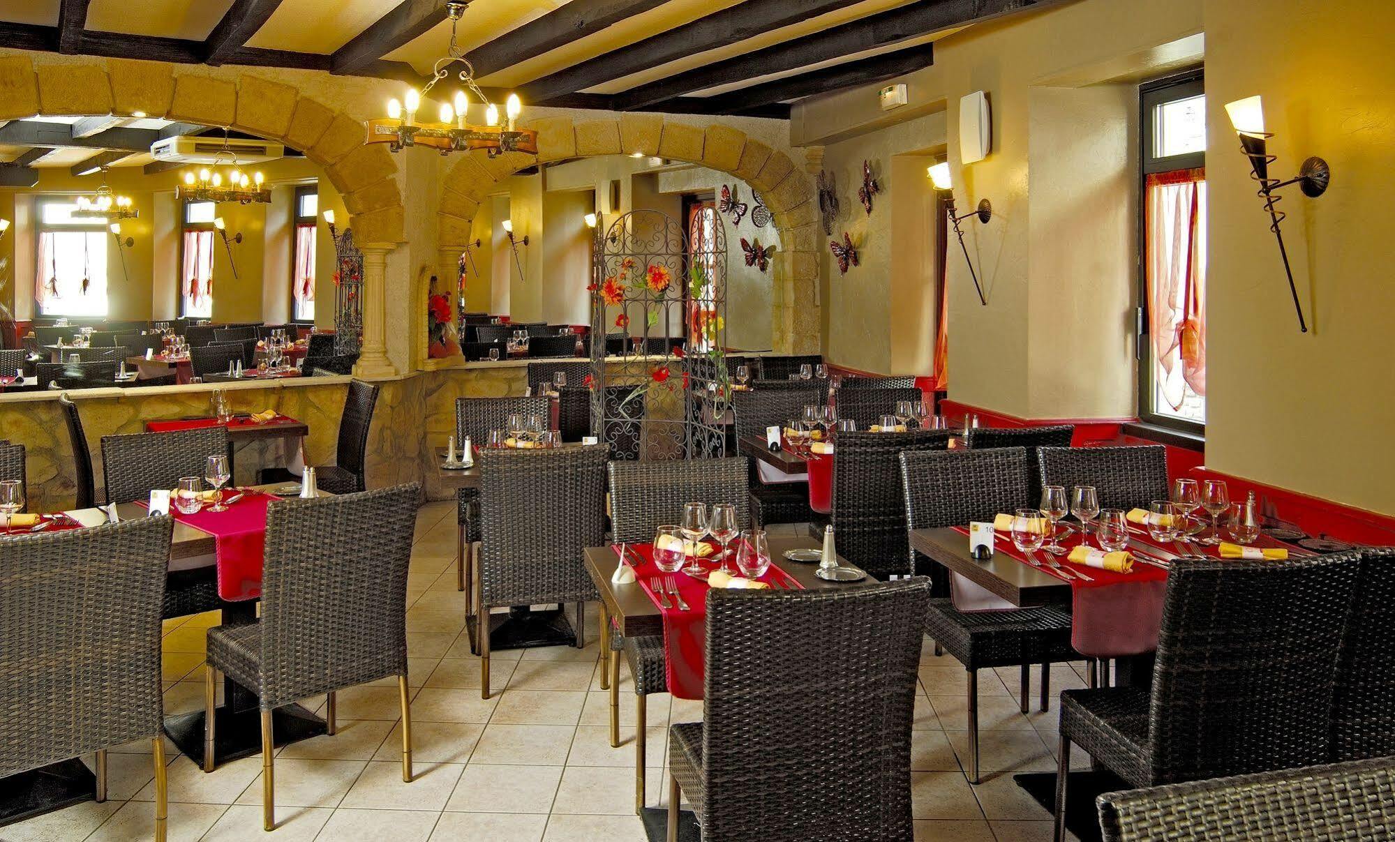 Logis Hotel Restaurant Cazes Arazat Laissac Εξωτερικό φωτογραφία